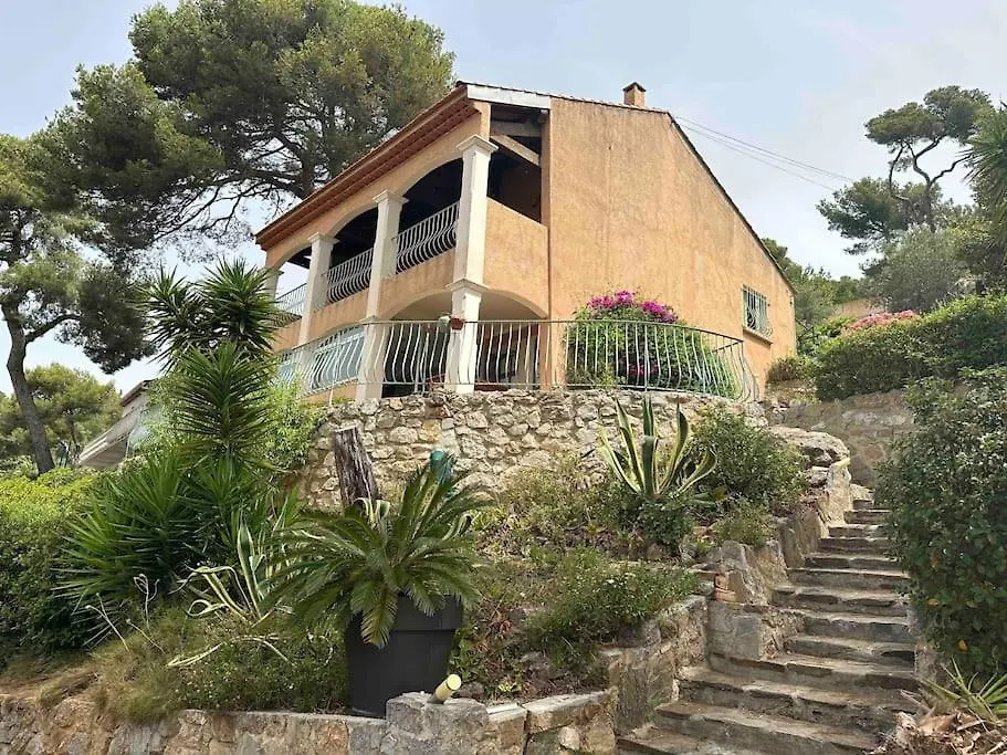 Grand T2 Tres Lumineux En Rez De Jardin Villa Carqueiranne