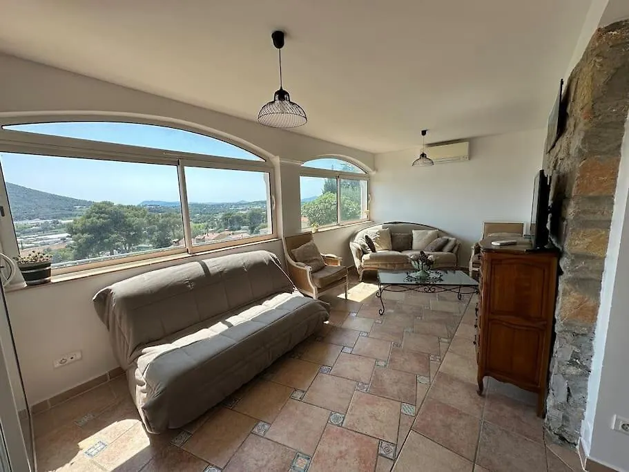 Apartment Grand T2 Tres Lumineux En Rez De Jardin Villa Carqueiranne