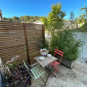 Appartement Studio Vallon D'azur à, Carqueiranne