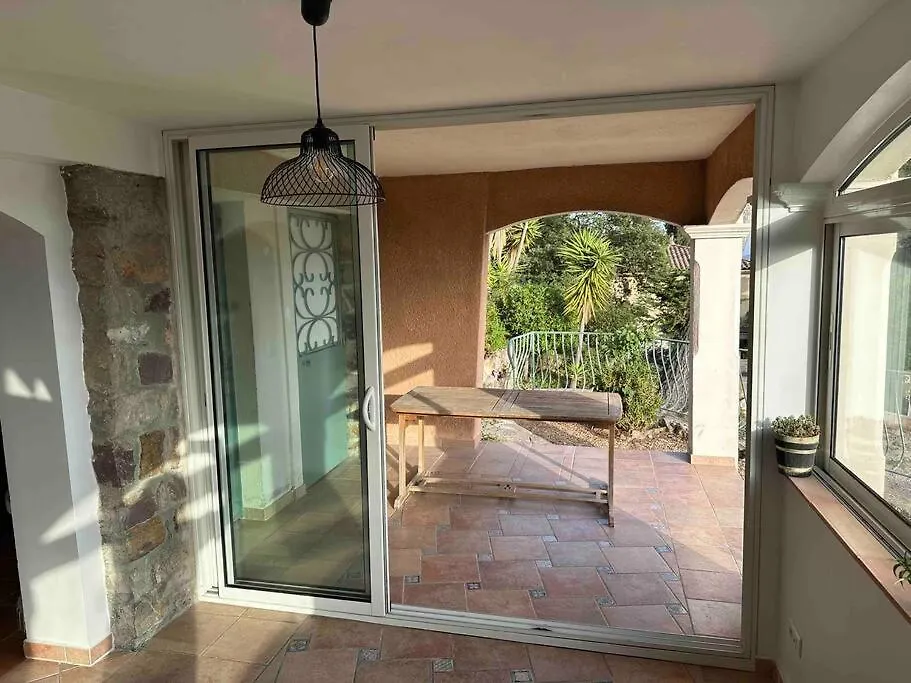 Apartamento Grand T2 Tres Lumineux En Rez De Jardin Villa Carqueiranne Francia